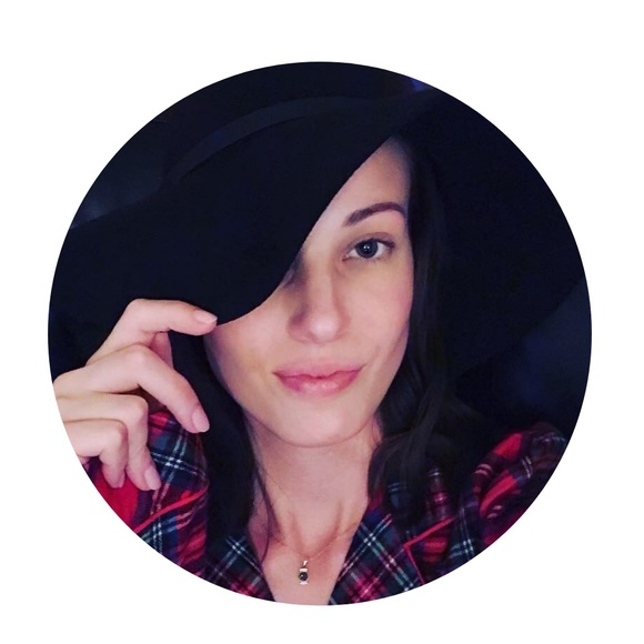 Meet your Posher, Leah - Picture 4 of 5